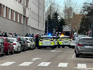 Policía Local y Bomberos Desalojan un edificio en la calle Príncipe de Vergara.