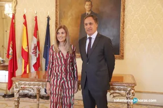 Carbayo recibe a la hematóloga del Clínico tras ser reconocida con el premio Brian Durie Award (10)