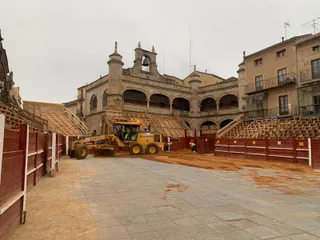 Extendido de arena en la Plaza Mayor de Ciudad Rodrigo