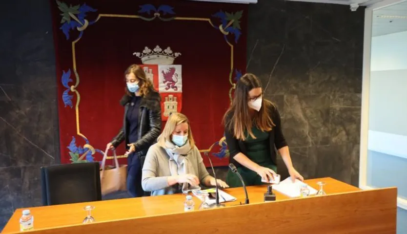 La consejera de Familia, Isabel Blanco, en la Delegación Territorial de la Junta en Castilla y León. Foto SALAMANCA24HORAS (8)