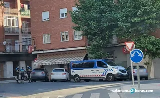 Localizan el vehículo que se ha dado a la fuga después de llevarse por delante cuatro coches aparcados en Los Cedros