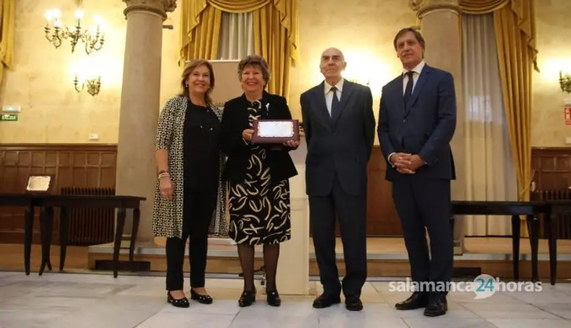 homenaje a las personas mayores de la ciudad que han cumplido sus bodas de oro este año