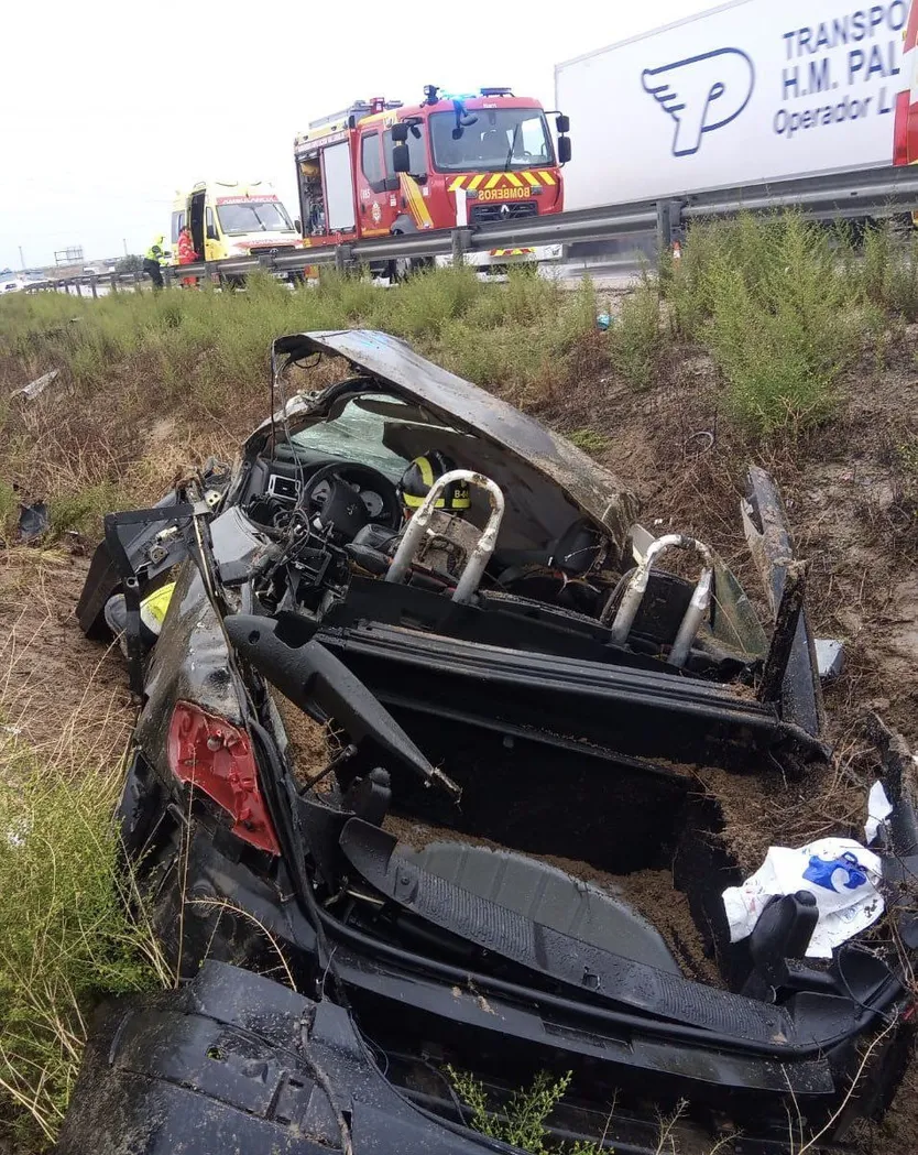 Bomberos de la Diputación de Valladolid en un accidente de la A 66. Foto: Bomberos de la Diputación de Valladolid.