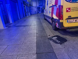 Rompe la ventana de una ambulancia en el Fin de Año Universitario (2)