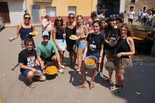 Masueco paella popular en la plaza | Andrea M