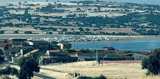 Guardia Civil y Subdelegación de Gobierno coordinan el establecimientos de cientos de vehículos en el embalse de Santa Teresa | Ayto Salvatierra de Tormes
