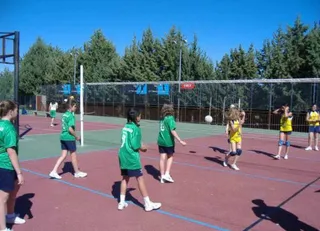 Los Juegos Escolares organizan un curso de iniciación al voleibol