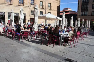 Gente en las terrazas