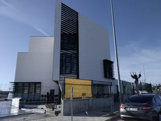 Virginia Barcones visita las obras del cuartel de la Guardia Civil en Santa Marta de Tormes.