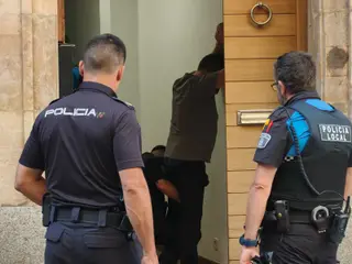 Gran movilización hasta la calle Corrales de Monroy para detener a un hombre