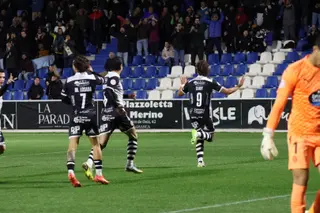Slavy celebra su gol ante el Lugo | FOTO ANDREA MATEOS