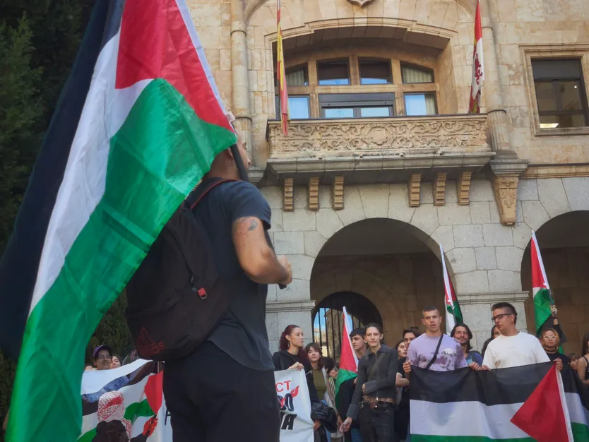 Los estudiantes de Salamanca recorren Salamanca alzando la voz por Palestina