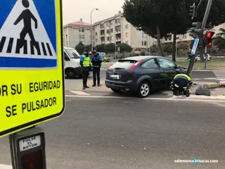 Accidente Reyes de España semáforo (7)