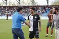 Álvaro Gómez recibe el premio al jugador del mes.