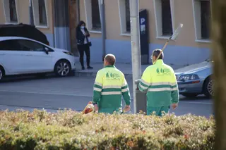 Imagen de archivo. Trabajadores zonas verdes