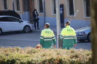 Imagen de archivo. Trabajadores zonas verdes