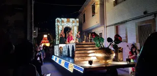Desfile de carrozas en Aldeadávila de la Ribera