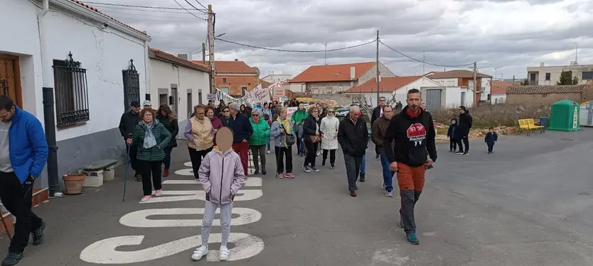Vecinos de Machacón protestan contra la planta de biometano avalada por el Ayuntamiento realizando una caminata