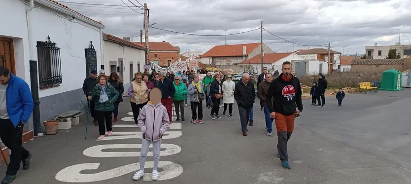 Vecinos de Machacón protestan contra la planta de biometano avalada por el Ayuntamiento realizando una caminata