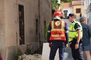 Bomberos y Policía Local en la avenida Juan Pablo II