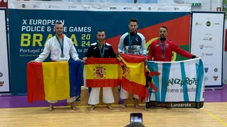 Kike Nieto, segundo por la izquierda, en el doble oro conseguido en el Campeonato de Europa de Braga