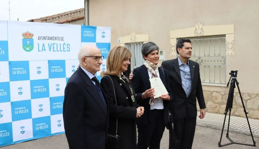 La Vellés, hijo predilecto Enrique Almaraz (2)