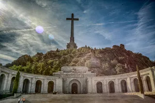 Imagen del Valle de los Caídos, donde está enterrado Francisco Franco, desde allí, según el Gobierno, el cuerpo del dictador será exhumado en “unas semanas”, en San Lorenzo de El Escorial (Ma