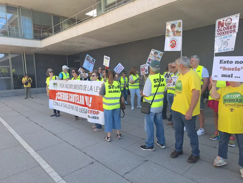 Protesta De Los Vecinos De Villamayor Contra El Biogás Y Los Olores (5)