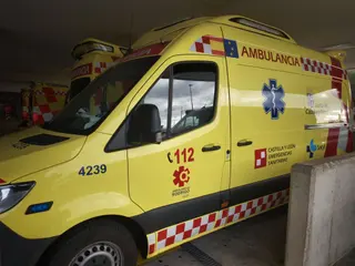 Ambulancias y ambulancia en el hospital de Salamanca. Archivo.