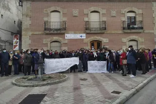 Concentración frente al Centro de salud de Cantalapiedra