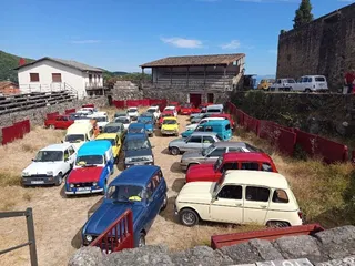 San Martín del Castañar acoge una concertación de coches antiguos