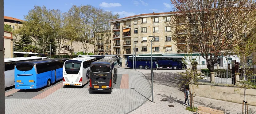 Autobuses centro de recepción de visitantes en Salamanca (4).jpg