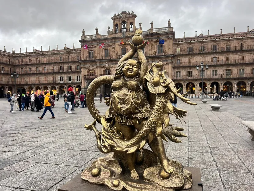 Escultura de Xu Hongfei antes del robo
