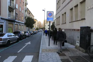 Cola para hacerse un test de antígenos en el cribado masivo del Centro de Salud de San Juan. Foto SALAMANCA24HORAS