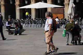Gente por las calles de Salamanca