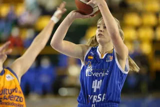 Samuelson lanza ante Valencia Basket / FOTO SALAMANCA24HORAS.COM