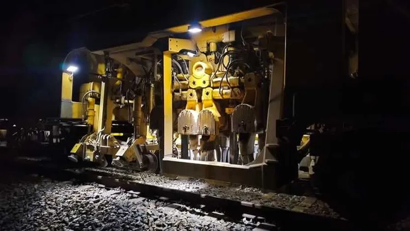 Dos máquinas de tren chocan en La Fuente de San Esteban