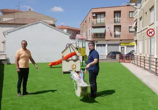 El Ayuntamiento de Carbajosa renueva el parque infantil de la calle Escuelas