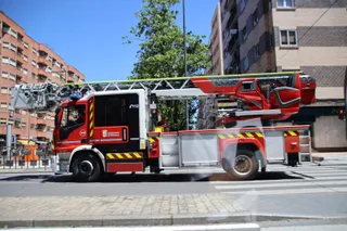 Camión de bomberos que han intevenido en el incendio de una vivienda en Garrido | Andrea Mateos