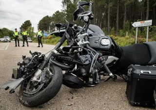 Un herido grave en una colisión entre una moto y un turismo en el pk 43 de la CL-526, en El Payo Vicente ICAL (5).jpg