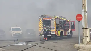 Los bomberos sofocan un gran incendio en el Polígono Industrial de Los Montalvos | Andrea M