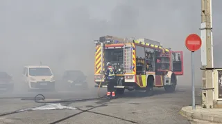 Los bomberos sofocan un gran incendio en el Polígono Industrial de Los Montalvos | Andrea M
