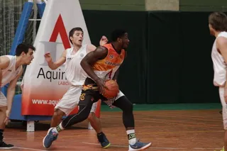 El Carbajosa derrota a la USAL en el derbi de la Primera Masculina