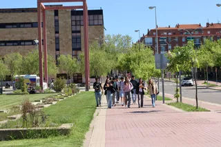Estudiantes en el Campus de Unamuno