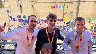 Los tres corredores del Club de Atletismo Macotera Jamón Prim han sido recibidos por el Ayuntamiento de Macotera