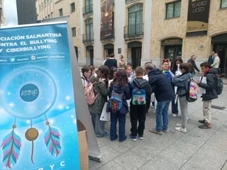 Más de 150 escolares se unen contra el bullying en una gymkana por el centro de Salamanca | S24H
