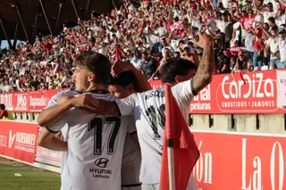 Los jugadores de la Cultural celebra el gol de Chacón en el Ruta de la Plata | FOTO CYD LEONESA