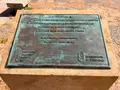 Placa dedicada a las Brigadas Internacionales en la Iglesia de Sancti Spiritus de Salamanca limpiada por el Ayuntamiento de Salamanca