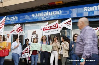 Concentración de CCOO en Santalucía 6