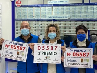El equipo de Lotería Maytena de Béjar, que ha repartido el tercer premio de El Niño
